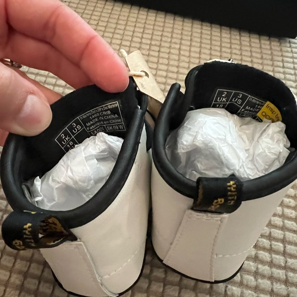 Infant Dr. Martens Air Wair White - Picture 4 of 7